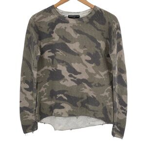 Generation‎ Love Sweater Womens Small Green Camo Print Long Sleeves Knit Frayed